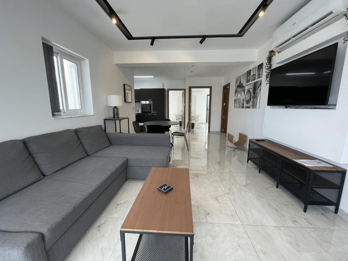 Casa Leon Malta * San Ġiljan